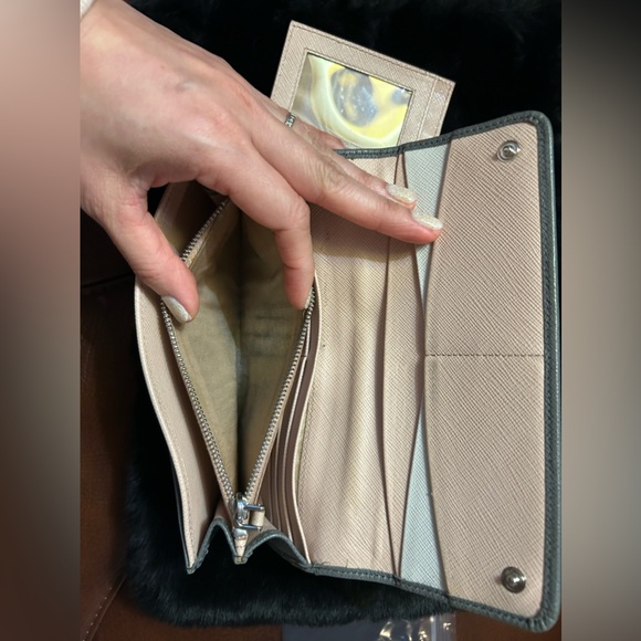EUC Prada Wallet with ID holder - Picture 4 of 7